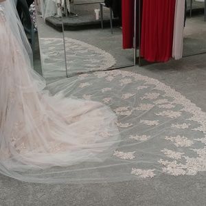 Oleg Cassini Veil